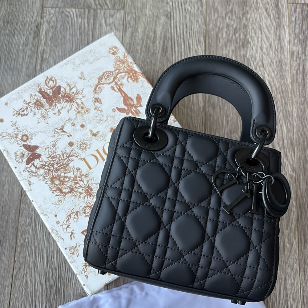 Lady D Mini